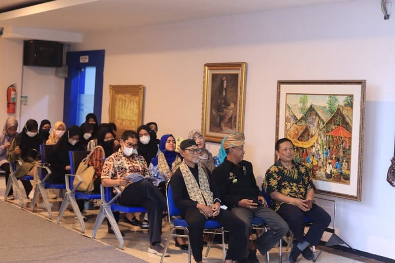 Kolaborasi Unair Surabaya dan Adhicipta Art.