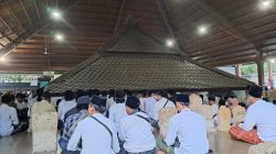 Puluhan Ribu Peziarah Berjubel Kunjungi Makam Sunan Bonang di Tuban, Ngalap Berkah Jelang Ramadhan 2023