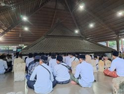 Puluhan Ribu Peziarah Berjubel Kunjungi Makam Sunan Bonang di Tuban, Ngalap Berkah Jelang Ramadhan 2023