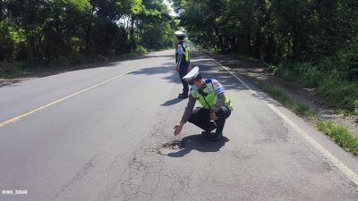 Jalan Pantura Pasuruan.