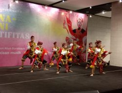 Warna Warni Kreatif Seni Latih Pelajar Surabaya Berani Tampil di Depan Publik