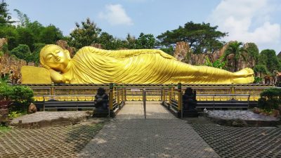 patung buddha tidur tugu jatim