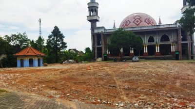 Masjid Agung Darussalam Mojokerto.