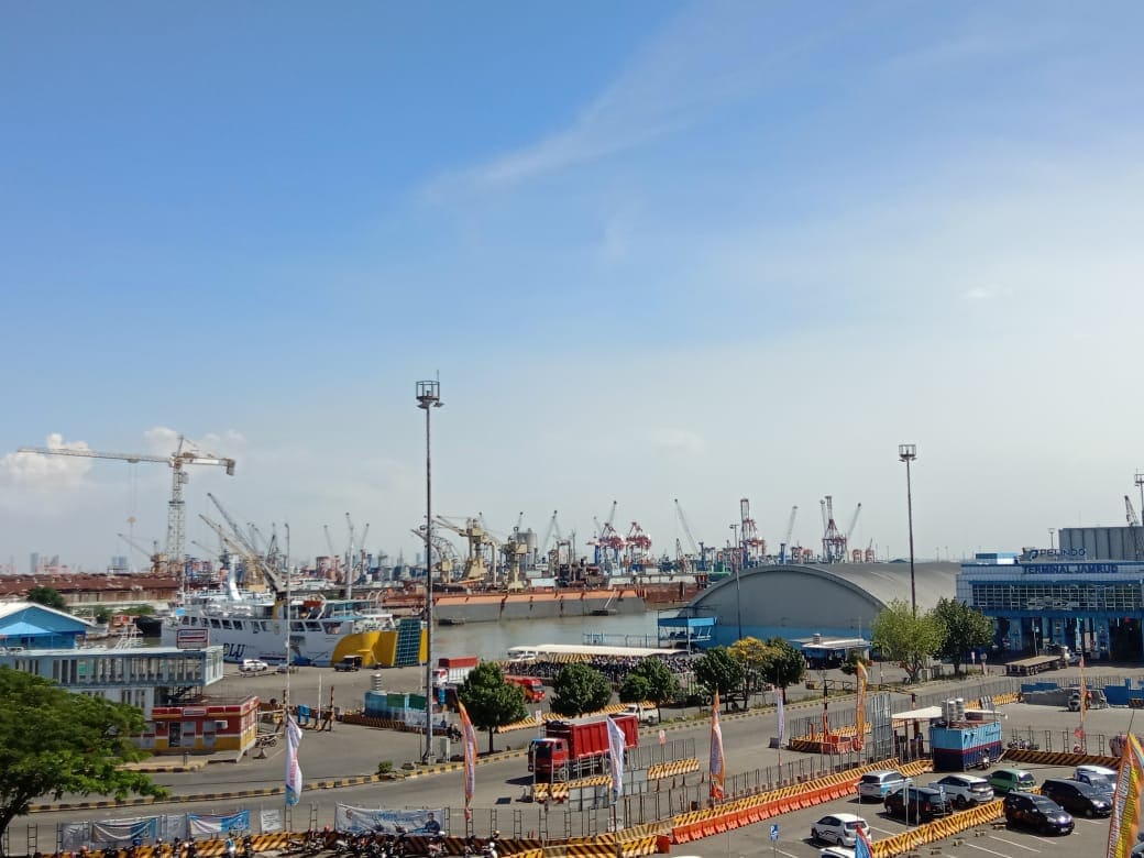 Pelabuhan Tanjung Perak Surabaya.