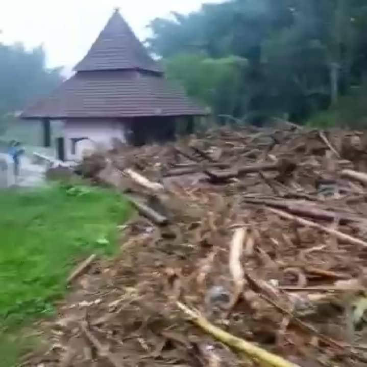 Banjir bandang di Malang.