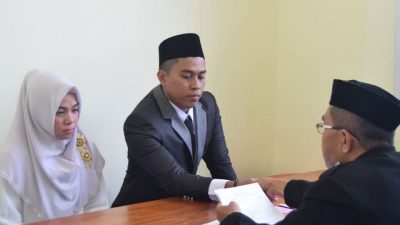 Pasangan pengantin di Tuban.