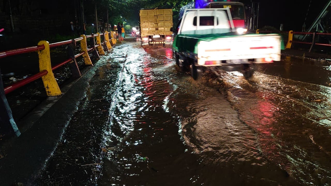 Jalur mudik rawan banjir.