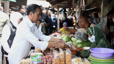 Jokowi Cek Harga Pangan di Tuban