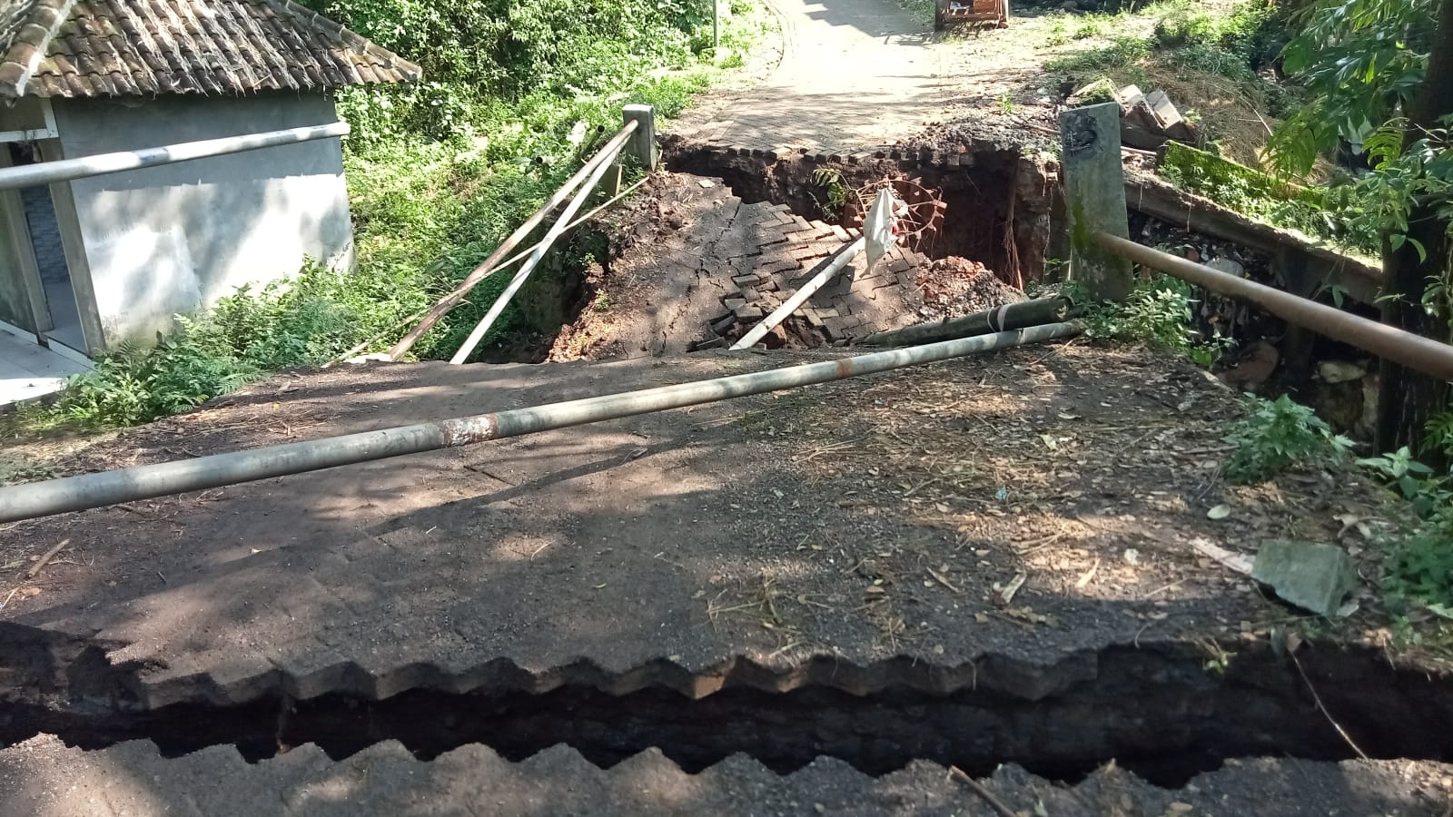 jembatan betiting tugu jatim