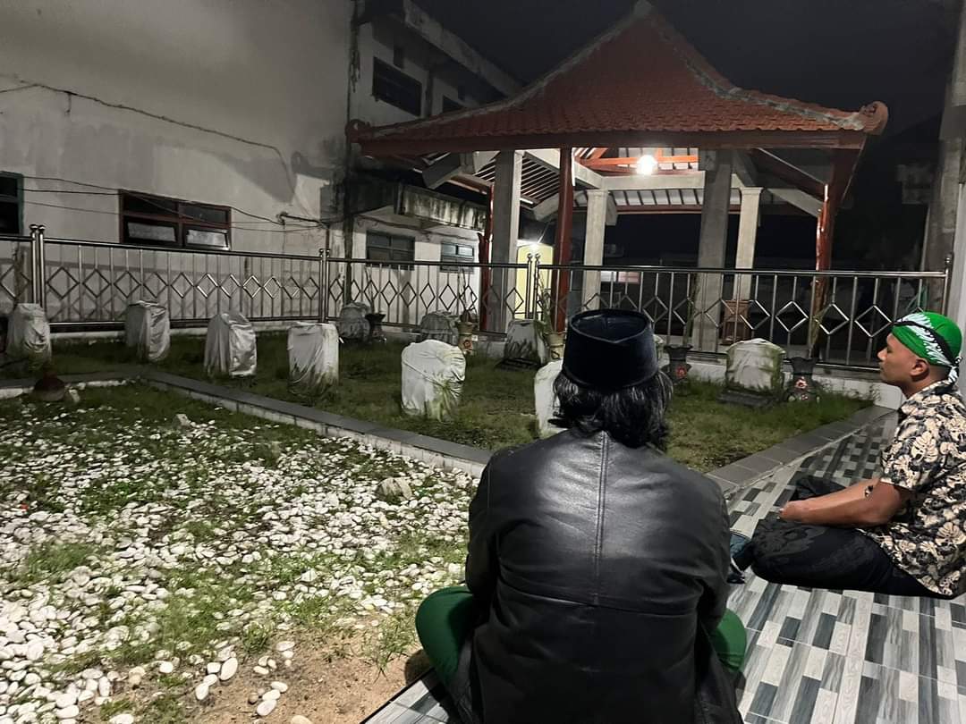 ziarah kubur tugu jatim