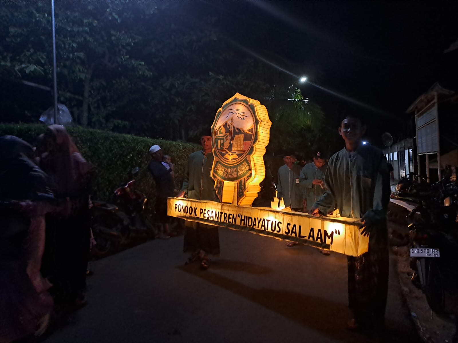 Lampu Hias Semarakkan Takbir Keliling Santri di Tuban 3 WhatsApp Image 2023 04 22 at 00.41.55 2