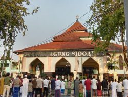 Ribuan Jemaah Salat Idulfitri 1444 H di Masjid Agung Sidoarjo