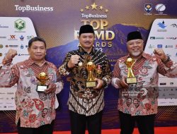 Kota Madiun Kali Ketiga Sukses Pertahankan Predikat Top BUMD Awards 2023 Bintang 5