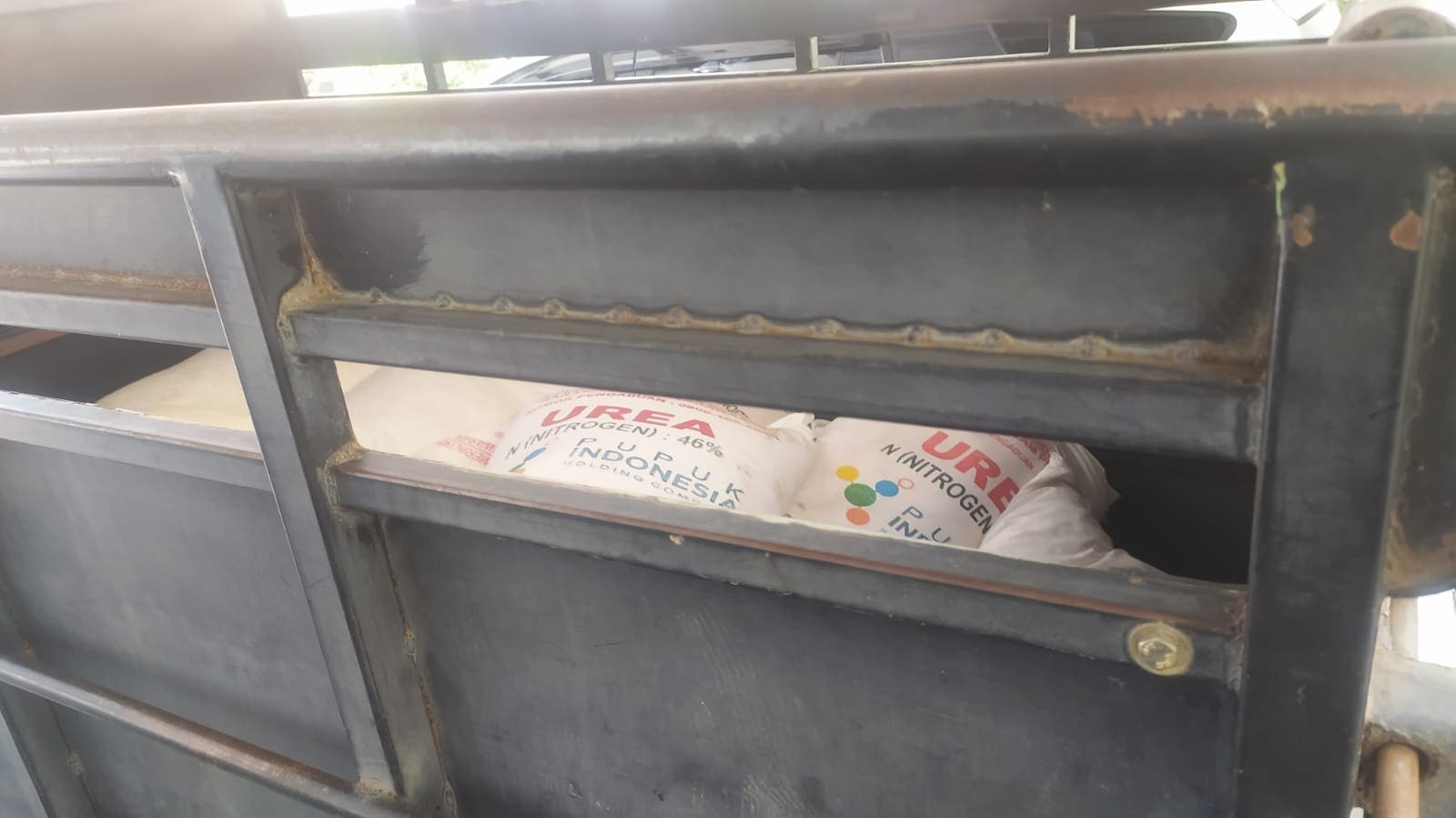 Pupuk subsidi ilegal.
