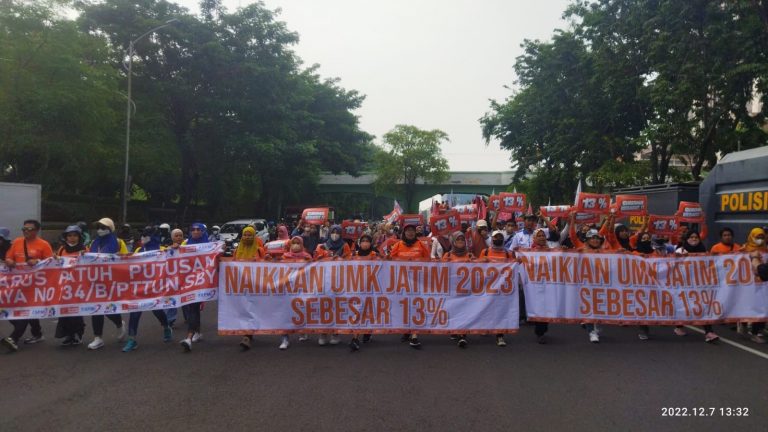 may day tugu jatim