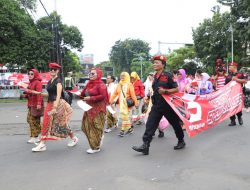Daftarkan Bacaleg ke Kantor KPU, PDIP Surabaya Gelar Arak-arakan Kebudayaan
