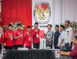 DPC PDIP Surabaya Daftarkan 50 Bacaleg ke KPU