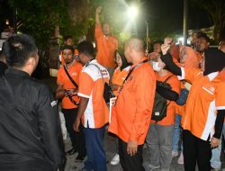 Seperti Demo, Bacaleg Partai Buruh Daftar ke KPU Kota Pasuruan Sambil Orasi