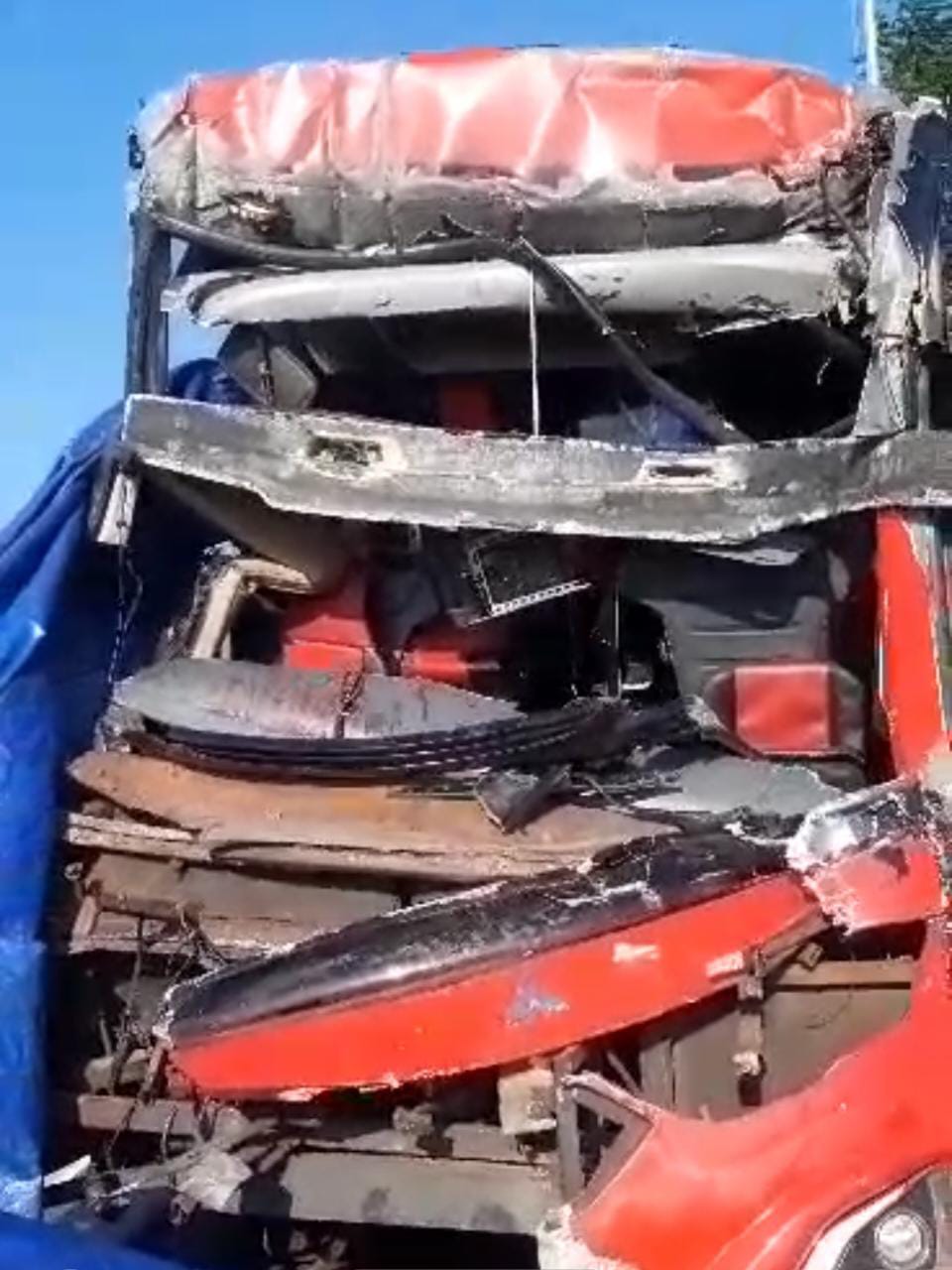 Bus DPRD Surabaya Kecelakaan di Tol Grati Pasuruan, 4 Orang Luka 1 bus dprd kota surabaya tugu jatim