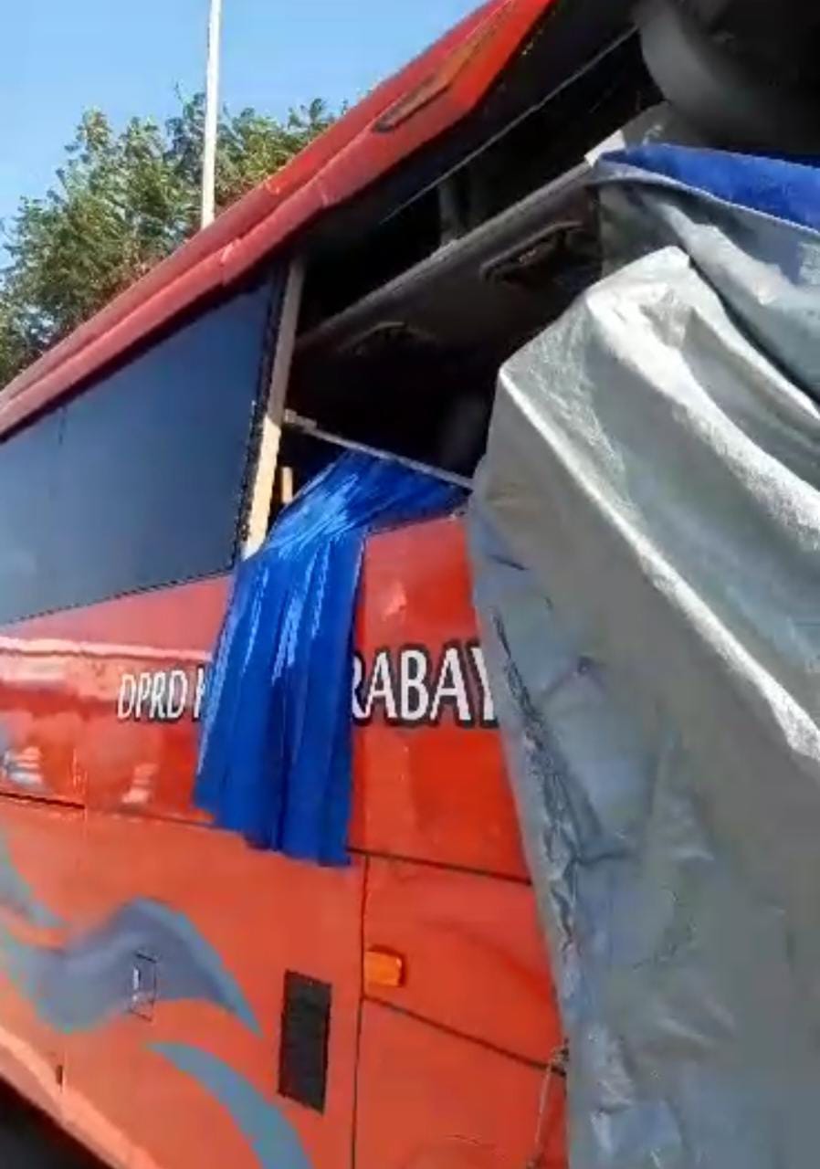 Bus DPRD Surabaya Kecelakaan di Tol Grati Pasuruan, 4 Orang Luka 2 WhatsApp Image 2023 05 18 at 15.30.06