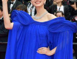 Penampilan Raline Shah Curi Perhatian di Cannes Film Festival 2023, Foto bareng Salma Hayek, Begini Gaya Glamornya! 