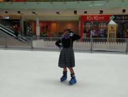 Cek Tempat Bermain Ice Skating Surabaya, Nikmati Wahana Seru di Mall 