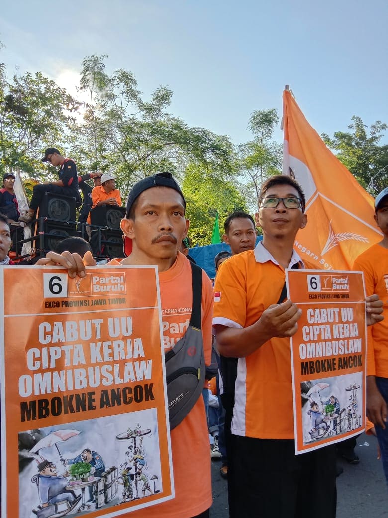 20 Ribu Buruh Penuhi Depan Kantor Gubernur Jatim, Rayakan Mayday 2023