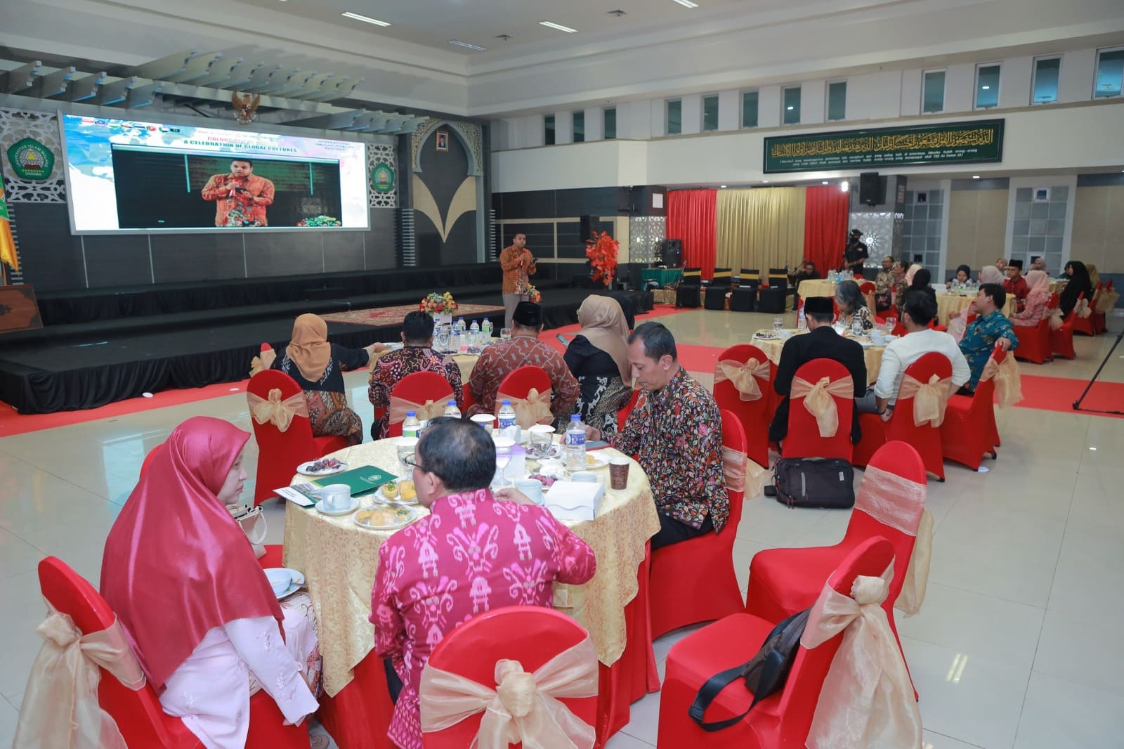 Makin Go International, Program FEB Unisma Sukses Digelar dengan Gandeng Perguruan Tinggi Luar Negeri 4 Gala dinner FEB Unisma.