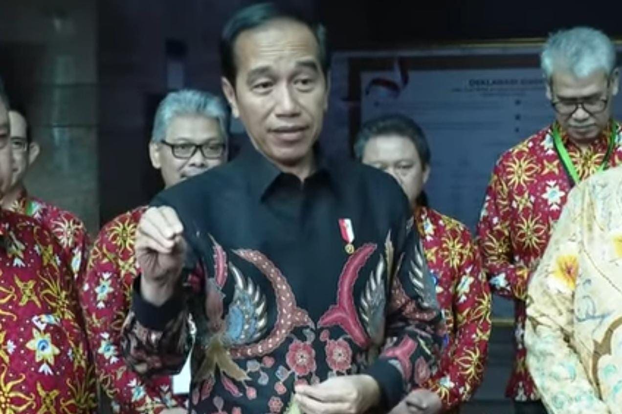 Jokowi.