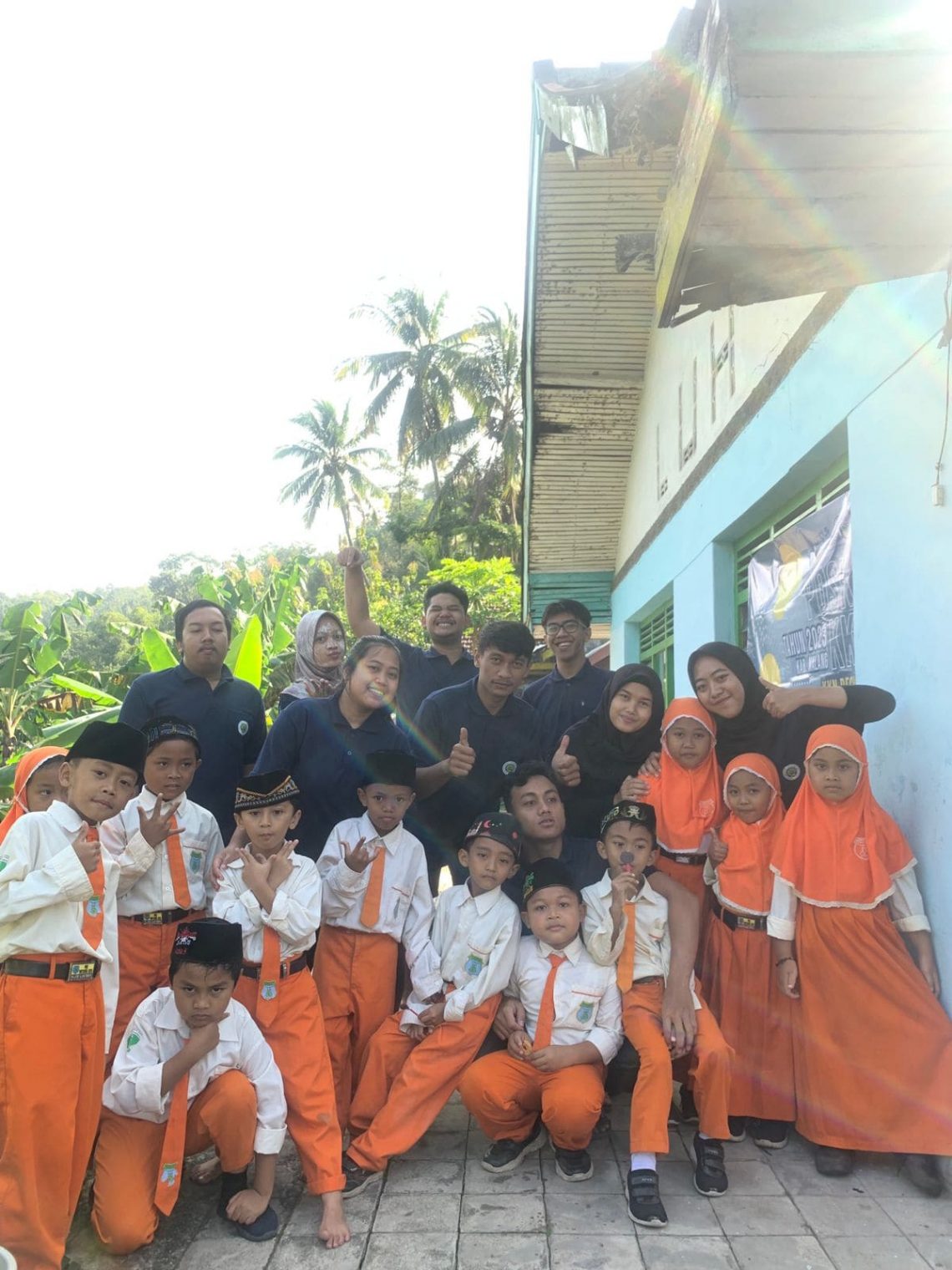 Mahasiswa KKN UM Berbagi Ilmu Bersama Anak-Anak Desa Pait Malang lewat Bimbingan Belajar 1 mahasiswa KKN UM.