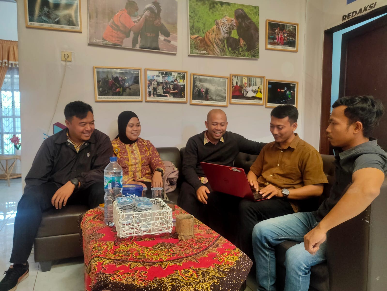 Unikama kunjungi media di Malang.