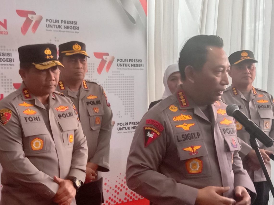 Uluran 77 Ribu Telapak Tangan, Latihan Bantuan Hidup Dasar Polda Jatim Pecahkan Rekor MURI 1 Latihan Bantuan Hidup Dasar.