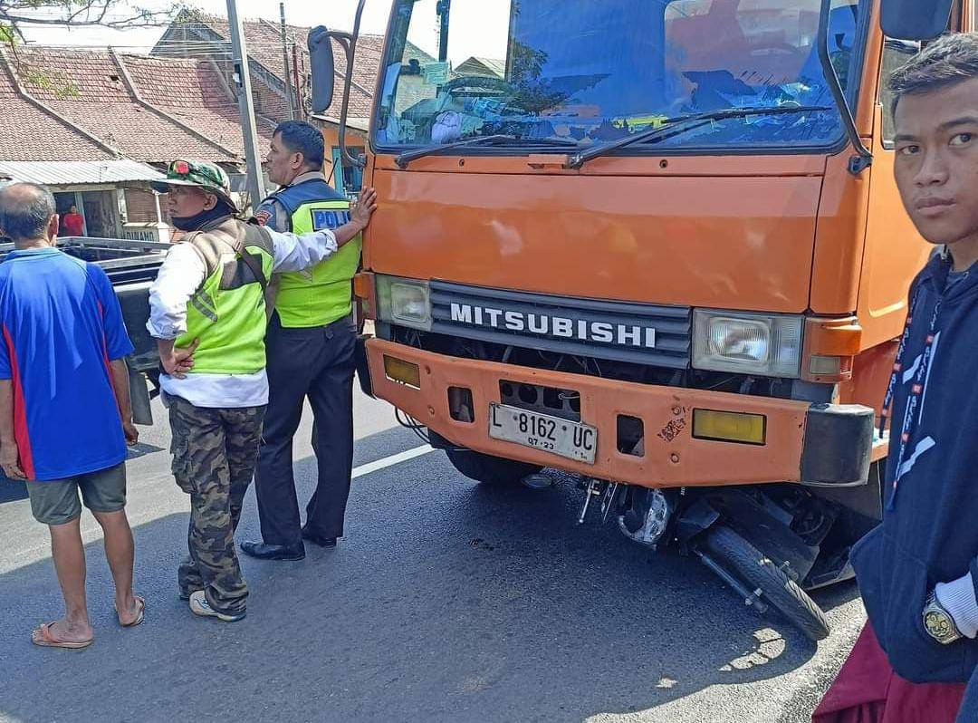 laka maut ditabrak truk di Pasuruan.