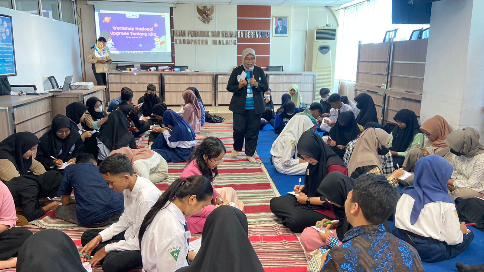 Mahasiswa Al-Qolam Malang, Rahayu Suryaningsih Beri Edukasi Gizi ke Ratusan Remaja