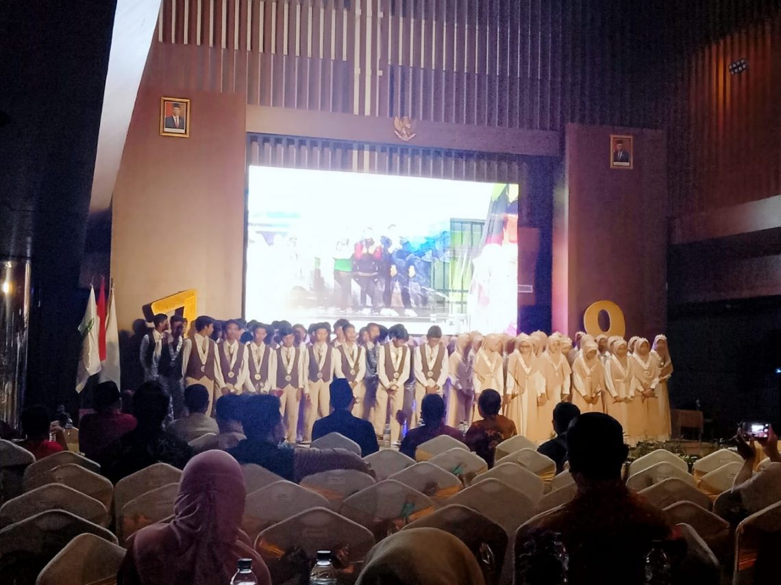 Prosesi pelepasan wisuda SMP IT Insan Permata Malang. Foto: M Sholeh/Tugu Jatim