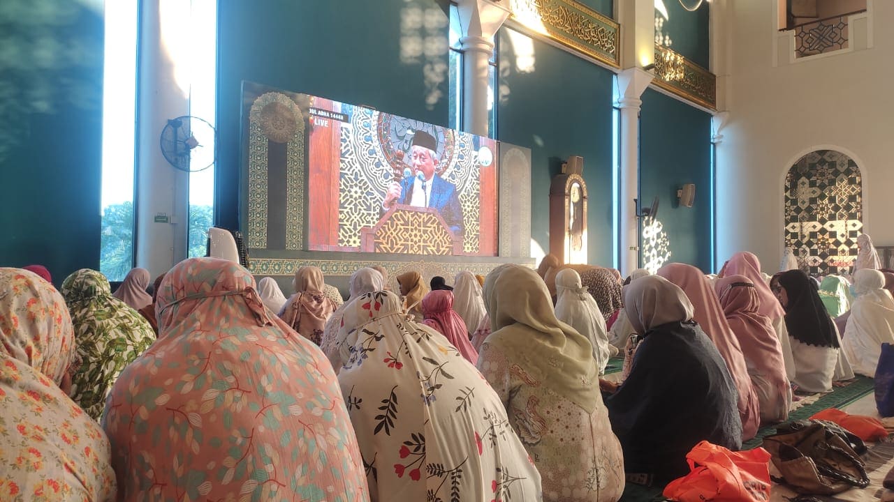 Salat Iduladha di Masjid Nasional Al-Akbar Surabaya.