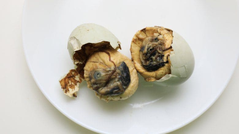 15 Makanan Ekstrem dan Unik dari Berbagai Negara, Berani Coba? 2 Makanan ekstrem Filipina.