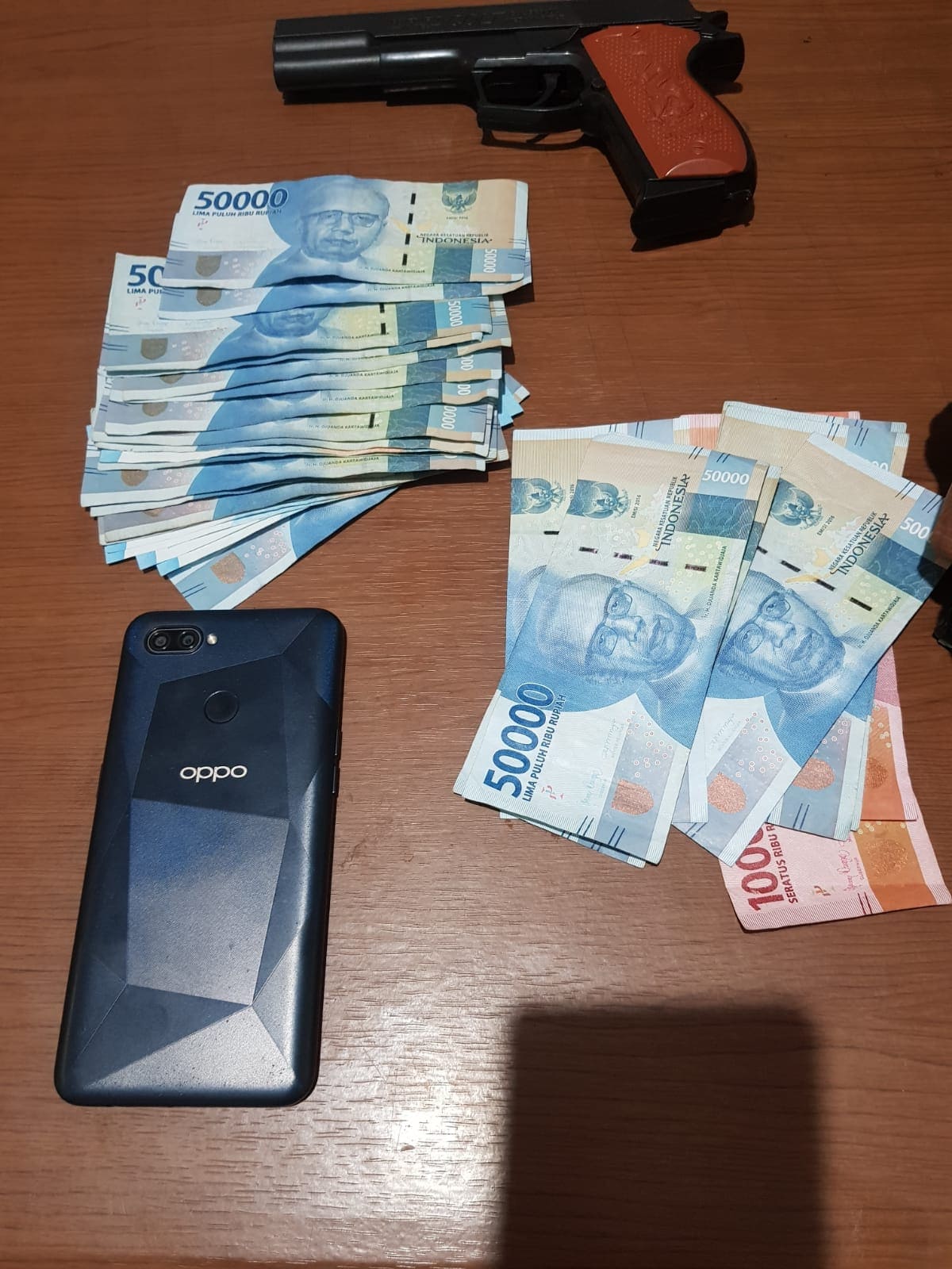Satpam di Malang curi uang SPBU Gempol.
