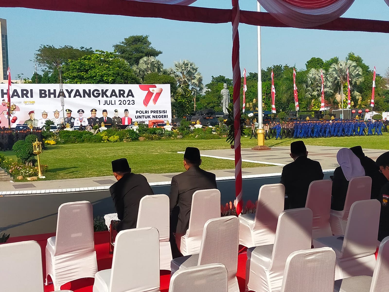 Penghargaan Ketua DPRD I Made Riandiana Kartika.