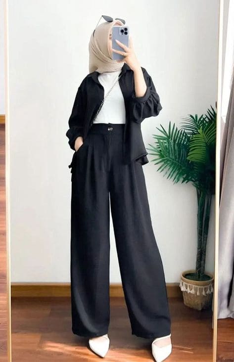 Intip Inspirasi OOTD Kemeja Hitam untuk Wanita Berhijab, Tampilanmu Makin Kece dan Stylish! 4 Rekomendasi OOTD wanita kemeja hitam.