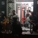 Rezeki Nomplok, Omzet Tukang Potong Rambut di Pasuruan Meroket Didominasi Serbuan Pelajar 8 Tukang potong rambut.