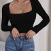 5 Crop Top Lengan Panjang Tampil Seksi, OOTD Kamu Makin Kece Parah! 8 Crop top lengan panjang.