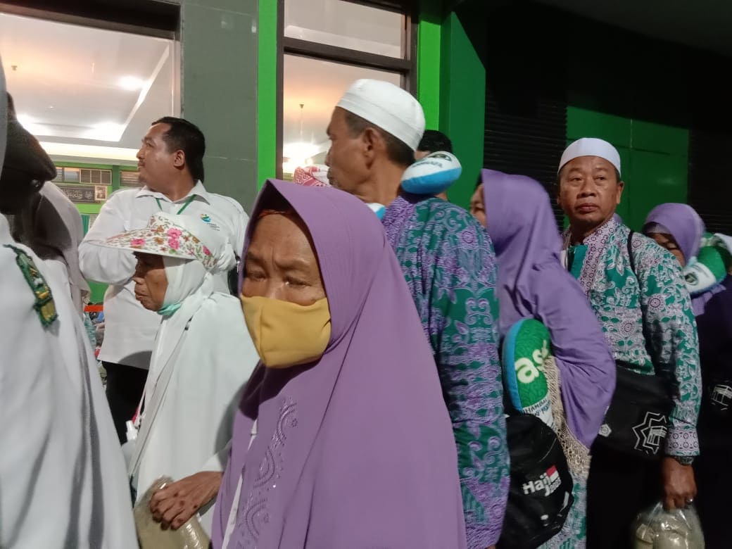 Jamaah haji di Debarkasi Surabaya.