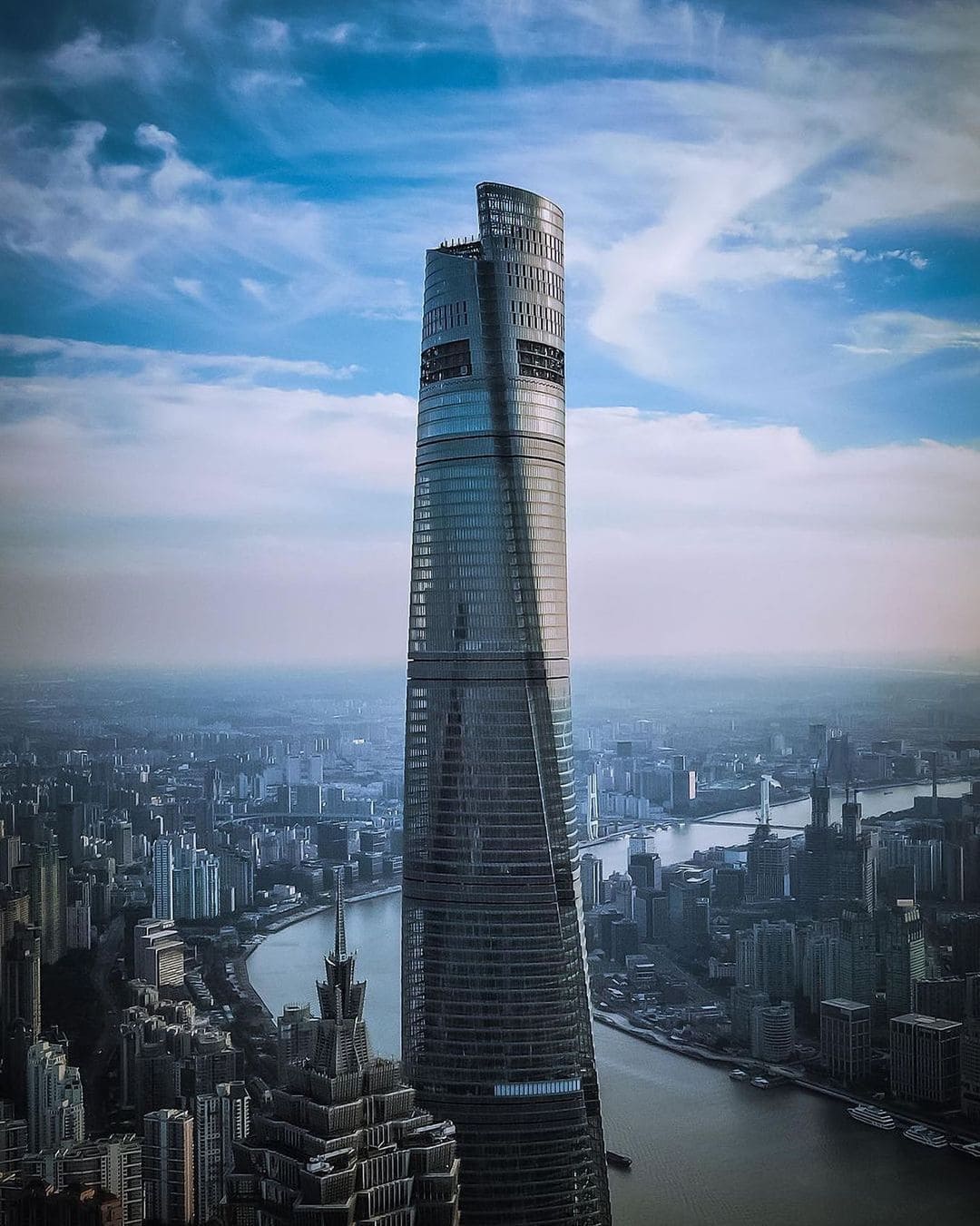 6 Daftar Gedung Pencakar Langit Tertinggi di Dunia, Megah Menjulang hingga 828 Meter! 4 Rekomendasi gedung tertinggi di dunia.