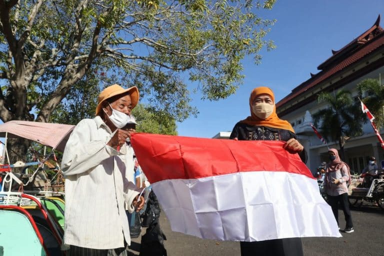 Bendera merah putih.