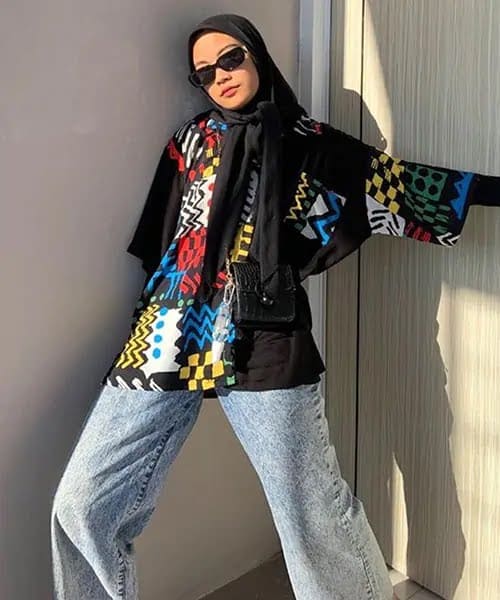 Intip Inspirasi OOTD Kemeja Hitam untuk Wanita Berhijab, Tampilanmu Makin Kece dan Stylish! 3 OOTD wanita kemeja hitam.