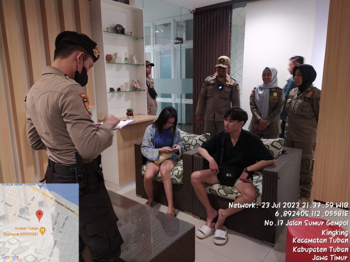 Diduga Asyik Bercumbu, 7 Pasangan Mesum Digaruk Petugas saat Ngamar di Hotel Tuban 1 Pasangan mesum.