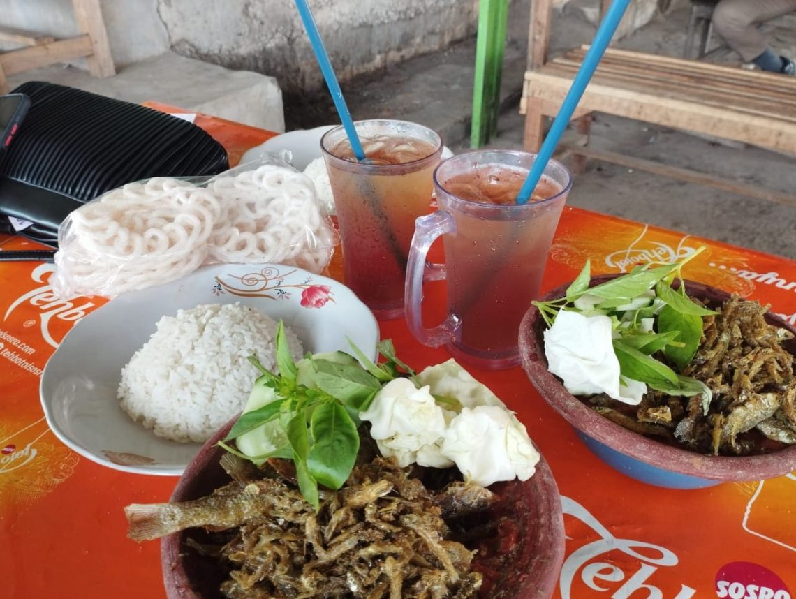 Nikmatnya Wisata Kuliner Sambal Wader Trowulan Cak Mat Mojokerto, Bikin Pelanggan Ketagihan Rasa Maknyusnya! 1 Sambal Wader Trowulan.