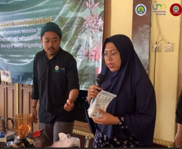 Latih Warga Srigading Olah Kuliner, Tim PKM UM Support Kampung Wisata Kopi Serayu Lawang 1 Tim PKM UM.