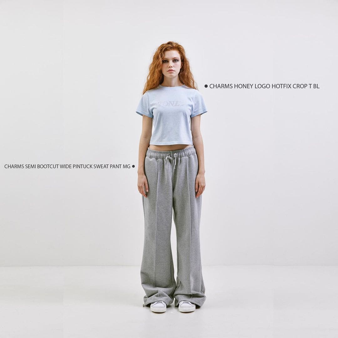 5 Rekomendasi Brand Baju Crop Top Korea, Dijamin Makin Stylish Cocok Banget untuk Anak Muda 4 Brand crop top Korea terkenal.